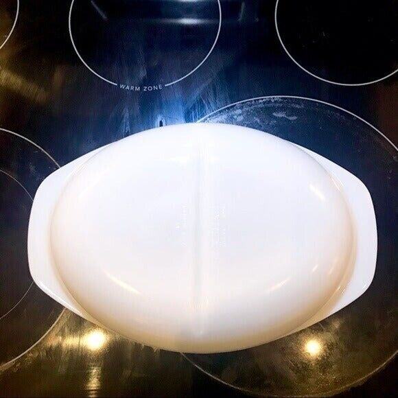 Pyrex Vintage 1.5 Quart Serving Platter in White Milk Glass Number 1063 - Picture 4 of 8